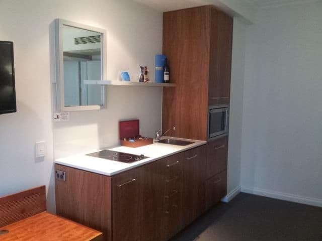 806  Laycock Street, Surfers Paradise QLD 4217, Surfers Paradise - Thumbnail 3