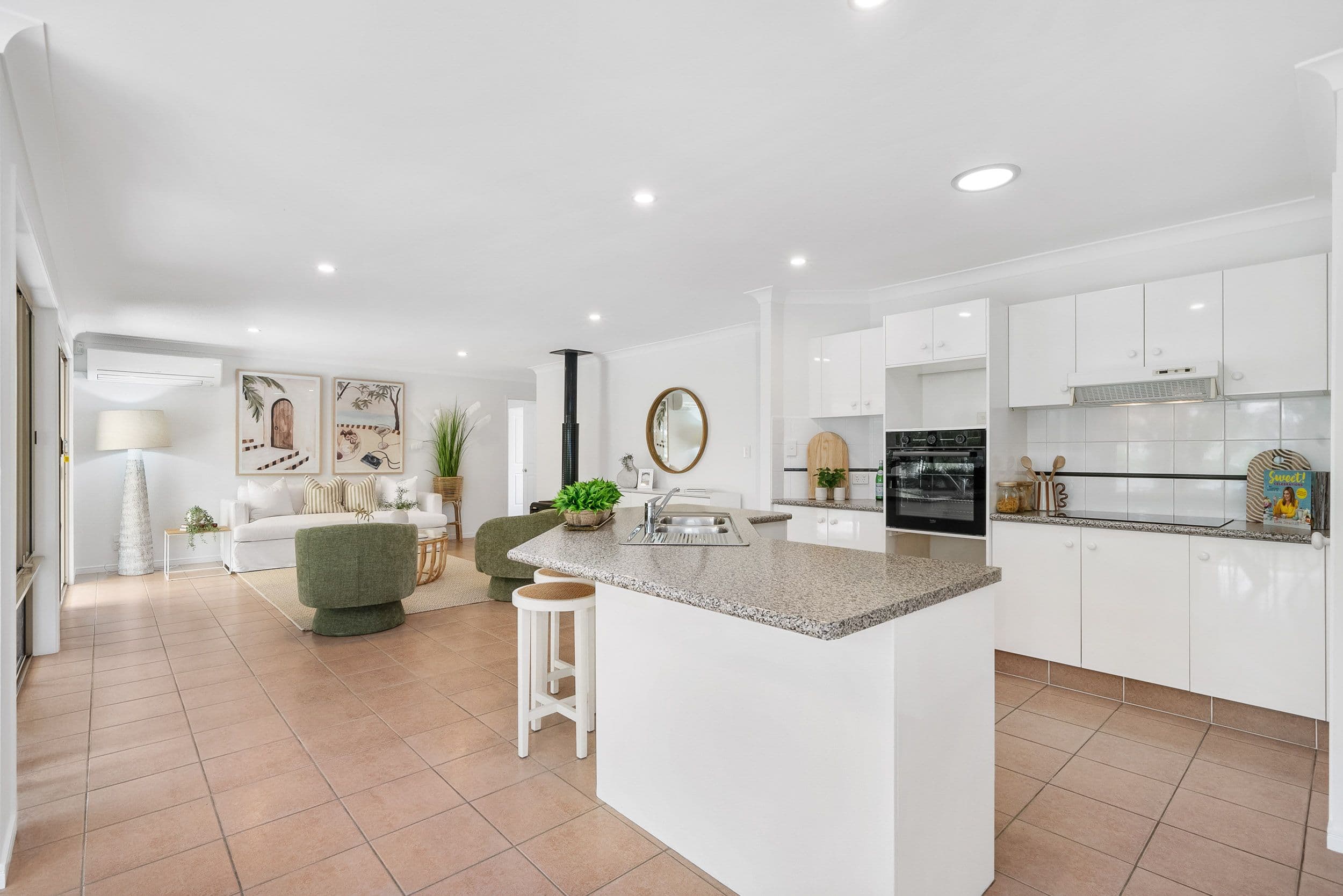 24 Glenwater Crescent, Helensvale QLD 4212, Helensvale - Thumbnail 2