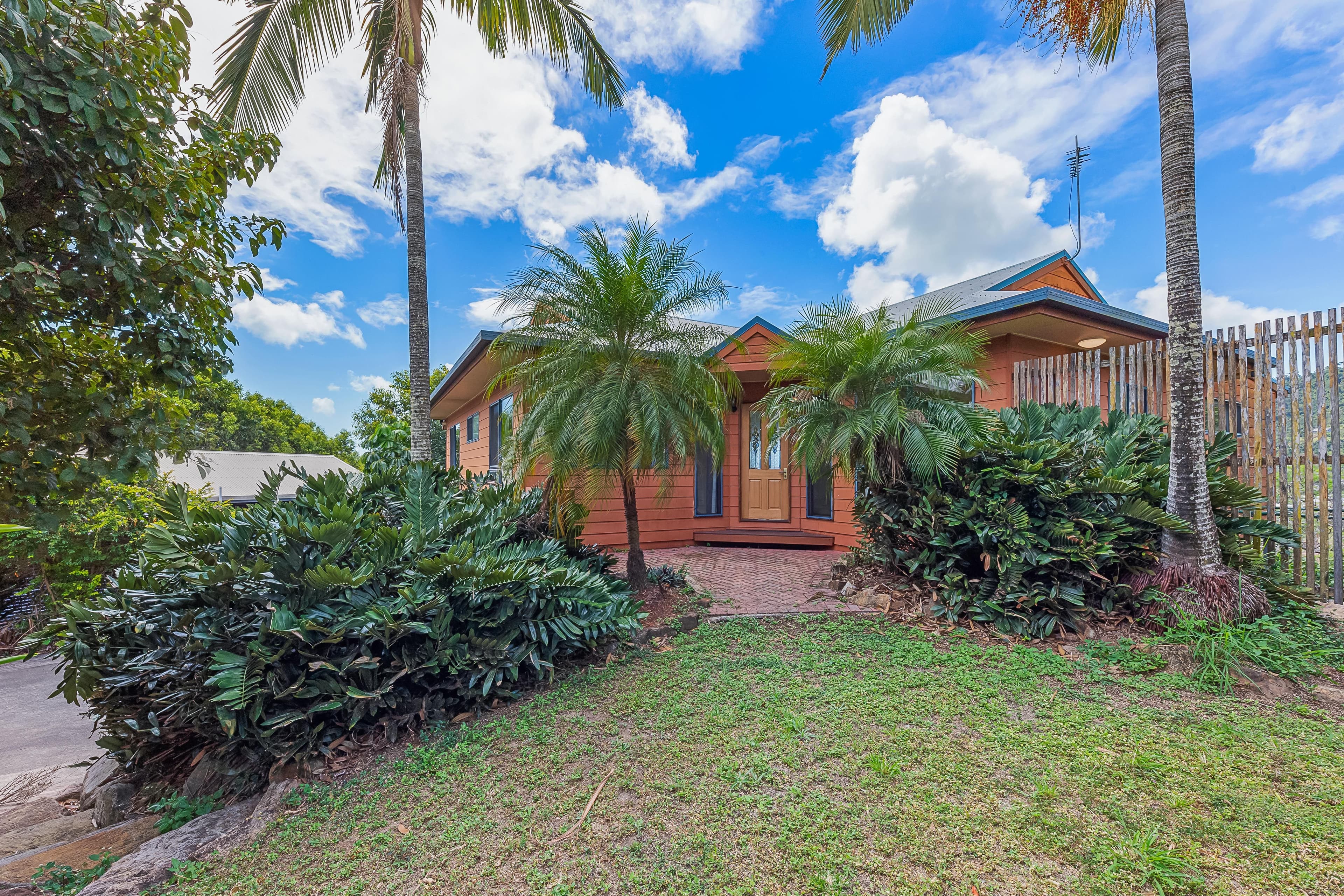13 Daydream Court, Cannonvale QLD 4802, Cannonvale - Thumbnail 2