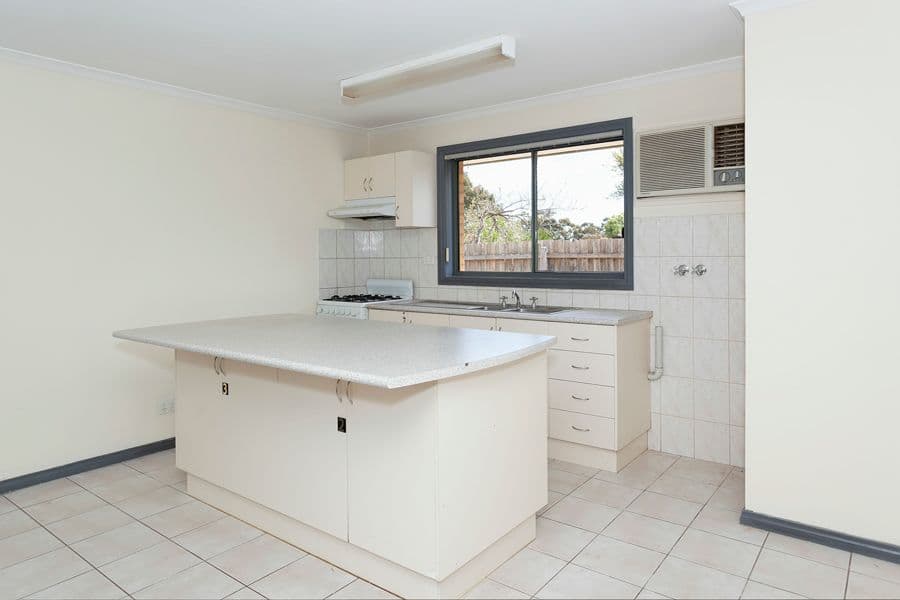 25 Norma Street, MELTON VIC 3337, Melton - Thumbnail 2