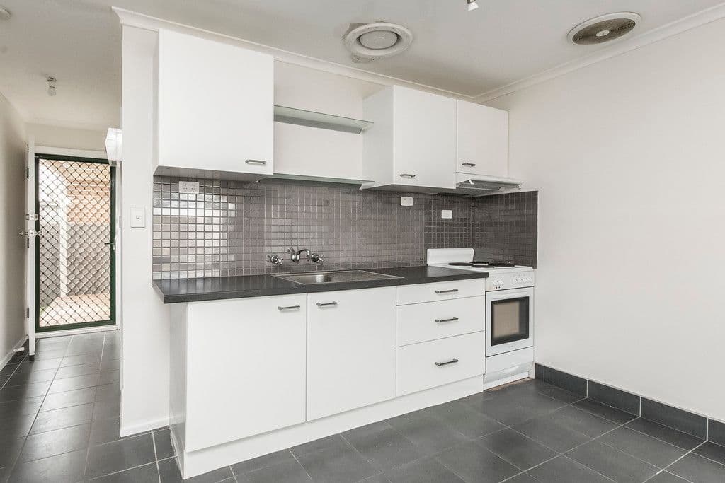 2 Fassifern Court, Hamlyn Heights VIC 3215, Hamlyn Heights - Thumbnail 2