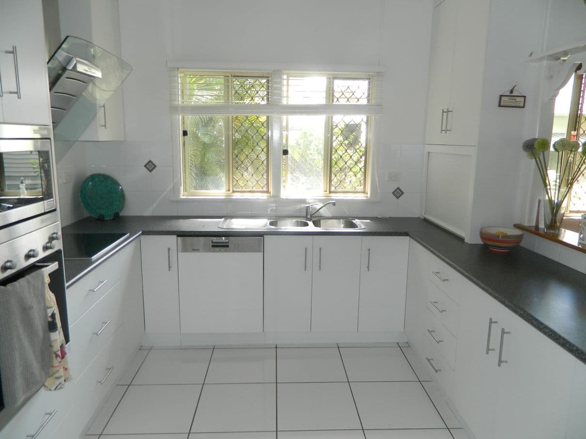 17 Valley Street, NORTH MACKAY QLD 4740, North Mackay - Thumbnail 2