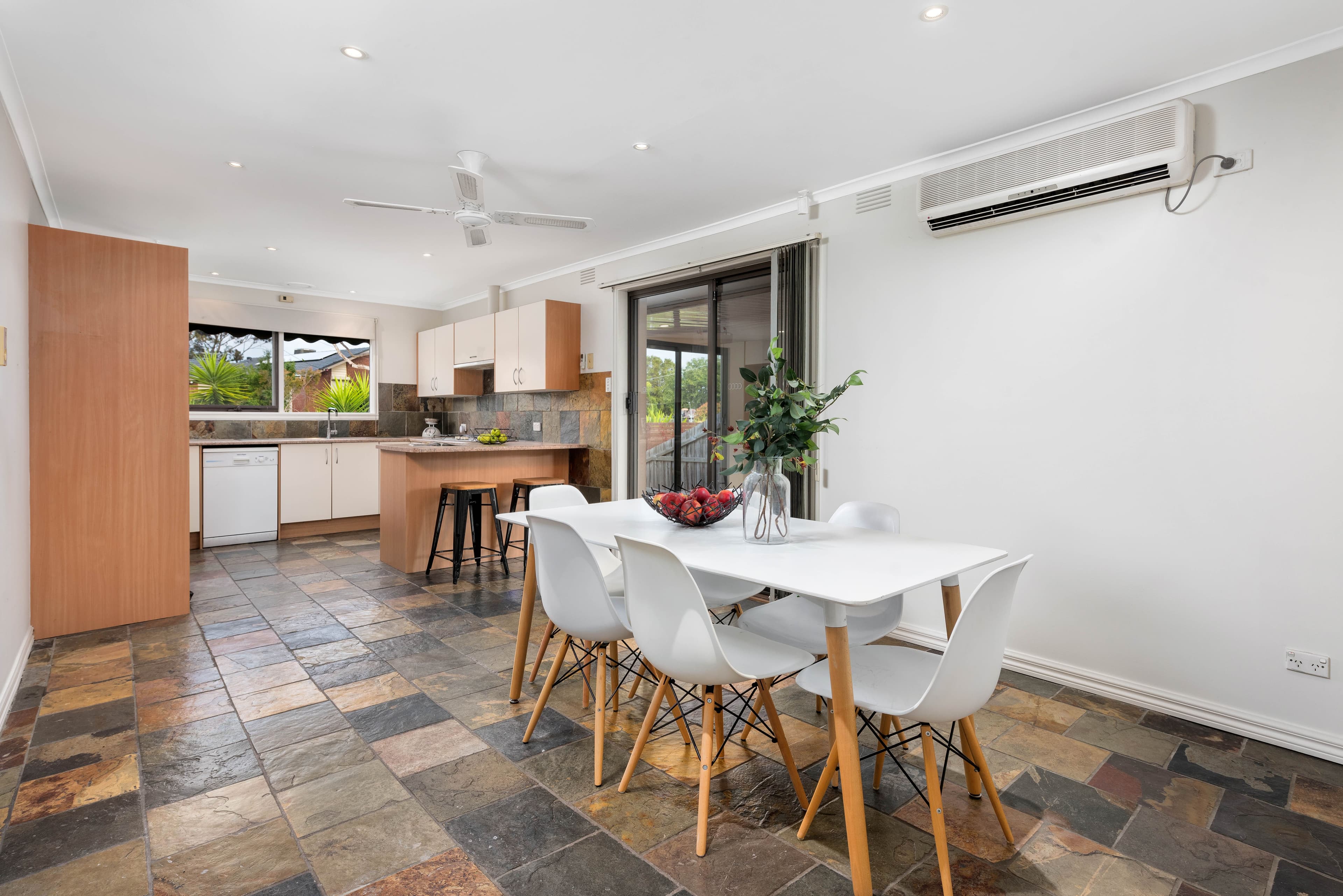 69 Cabernet Crescent, Bundoora VIC 3083, Bundoora - Thumbnail 2