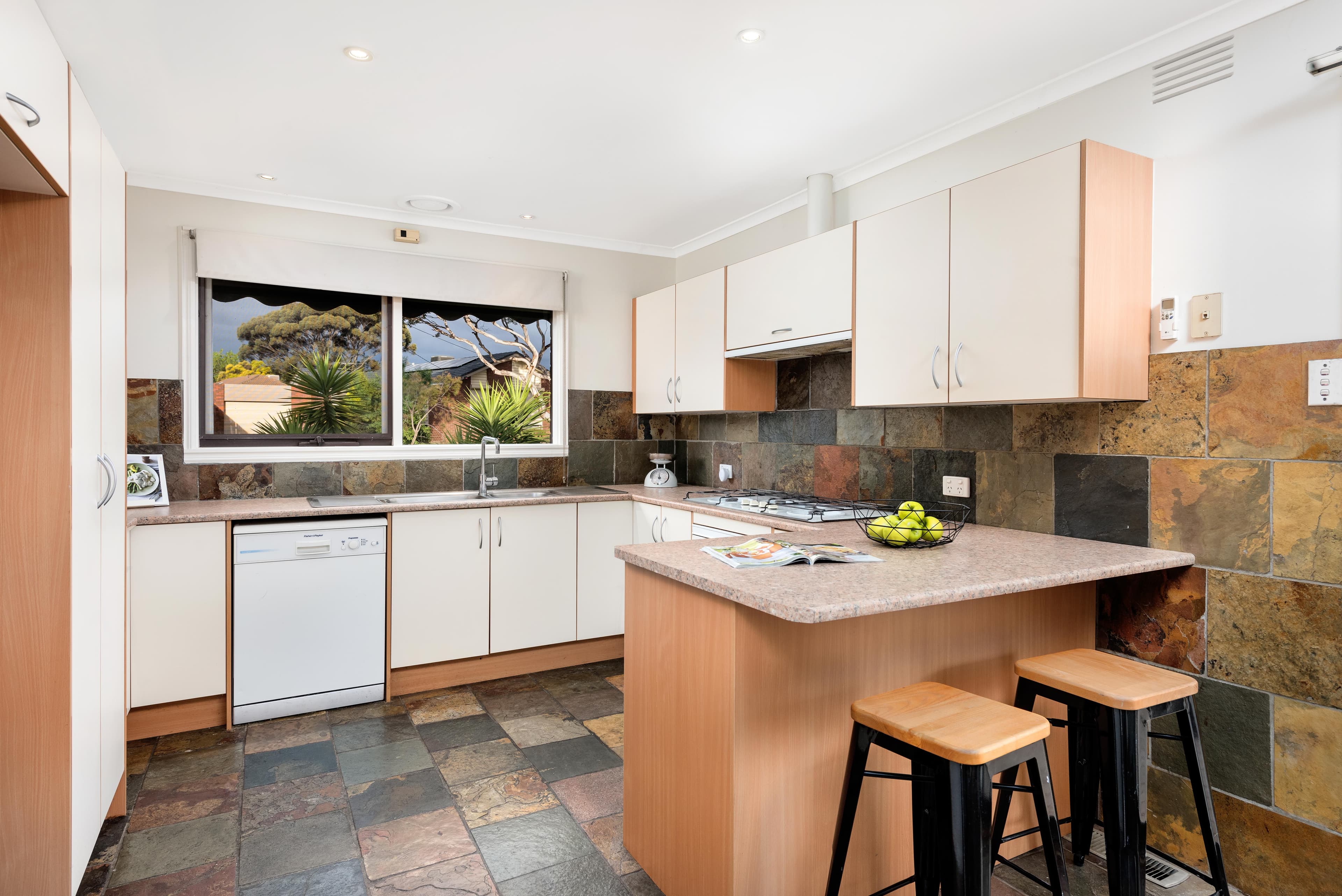 69 Cabernet Crescent, Bundoora VIC 3083, Bundoora - Thumbnail 3