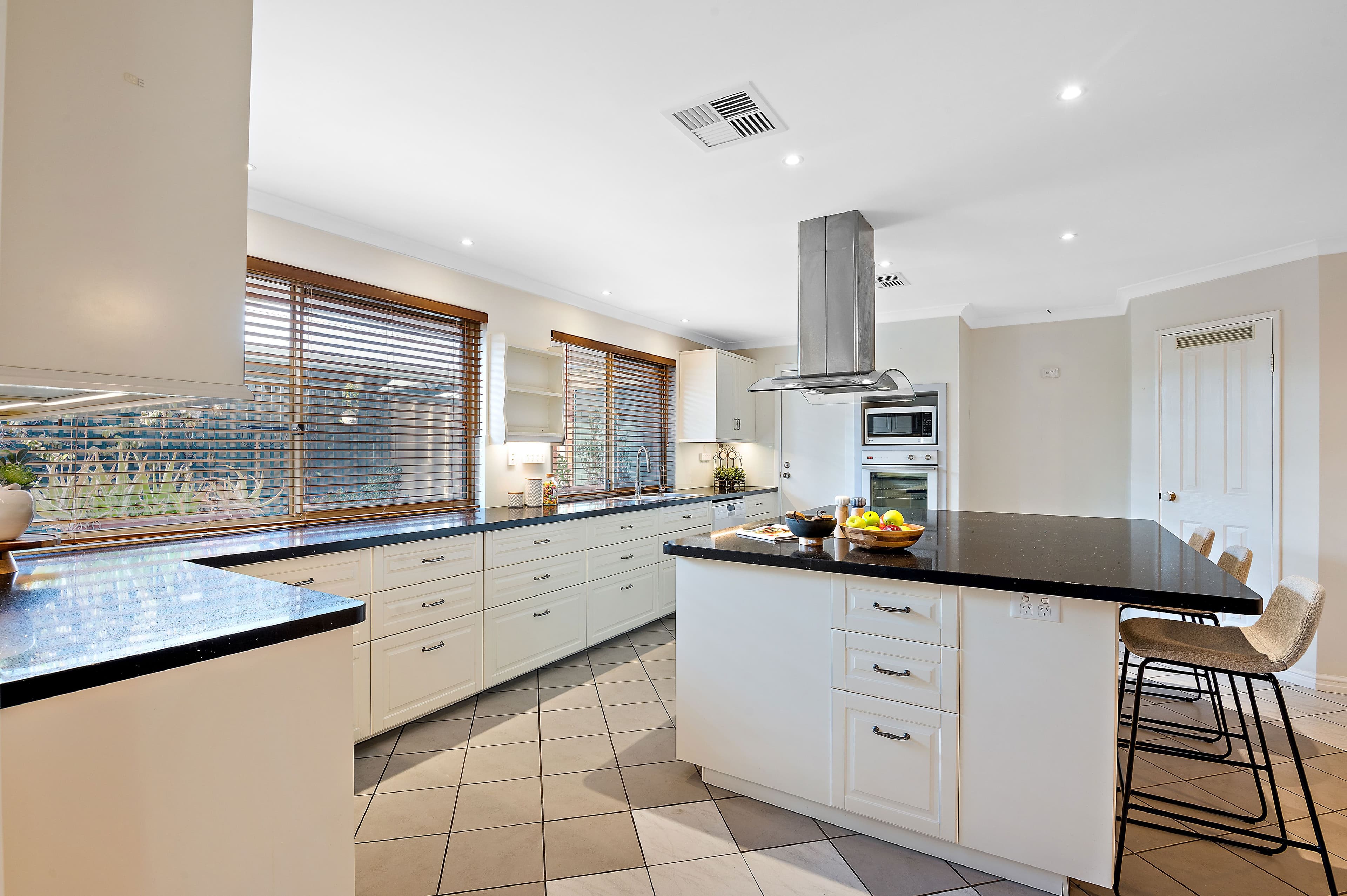 9 Conigrave Place, Canning Vale WA 6155, Canning Vale - Thumbnail 4
