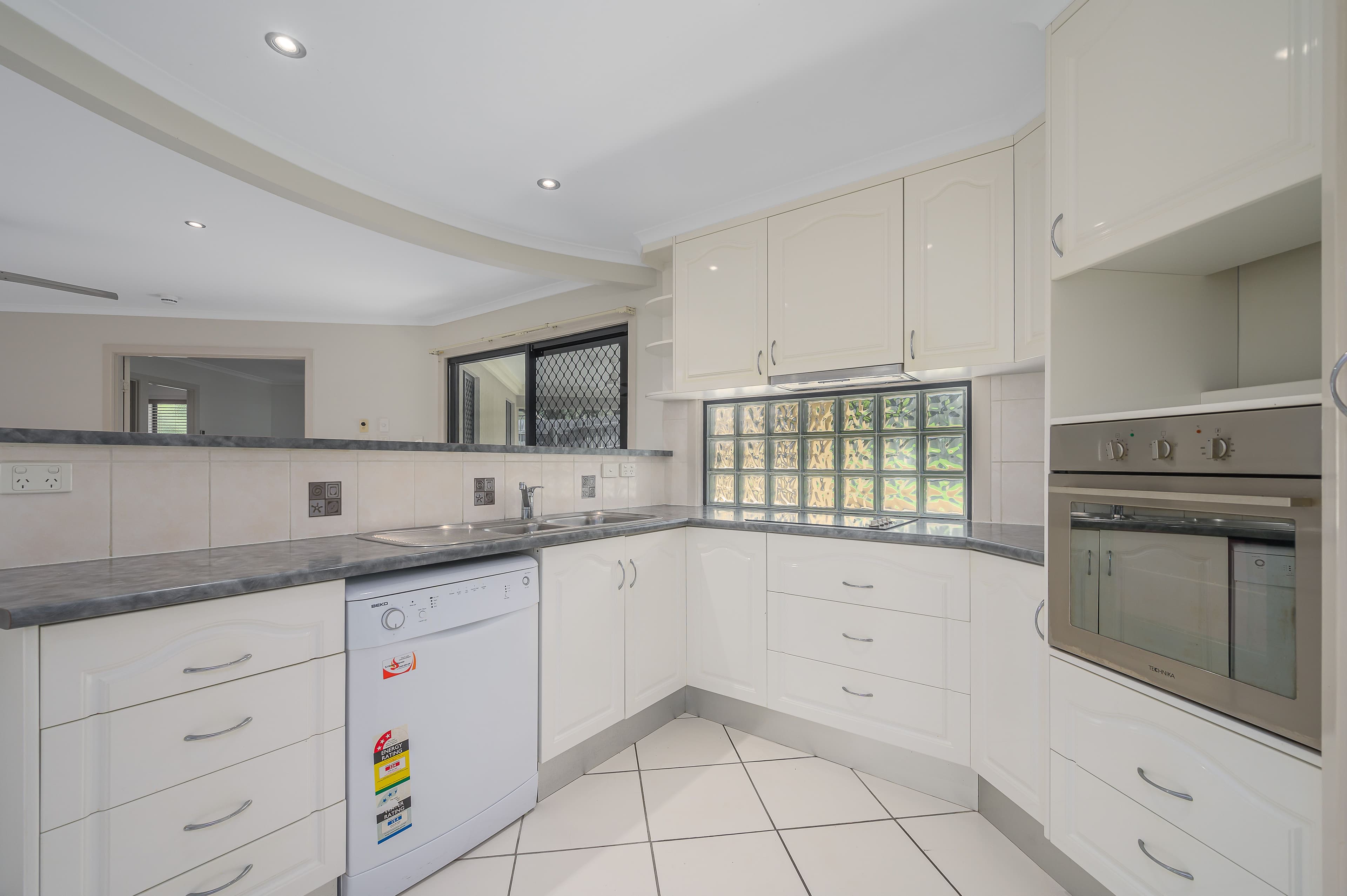 12 Leonie Court, New Auckland QLD 4680, New Auckland - Thumbnail 5