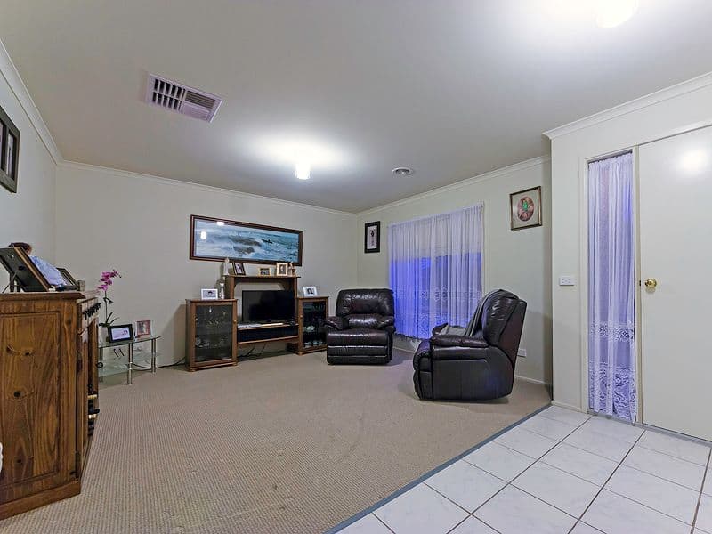 8 Prospero Way, Truganina VIC 3029, Truganina - Thumbnail 2