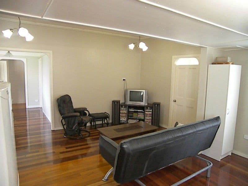 11 Pennycuick Street, THE RANGE QLD 4700, The Range - Thumbnail 4