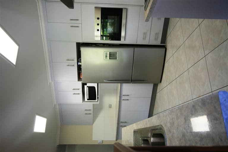 3 Coast Bay Close, POINT VERNON QLD 4655, Point Vernon - Thumbnail 2
