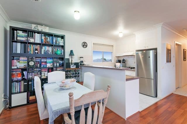 8 Elinda Place, RESERVOIR VIC 3073, Reservoir - Thumbnail 4