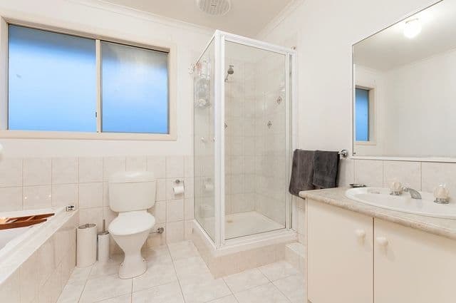 8 Elinda Place, RESERVOIR VIC 3073, Reservoir - Thumbnail 6