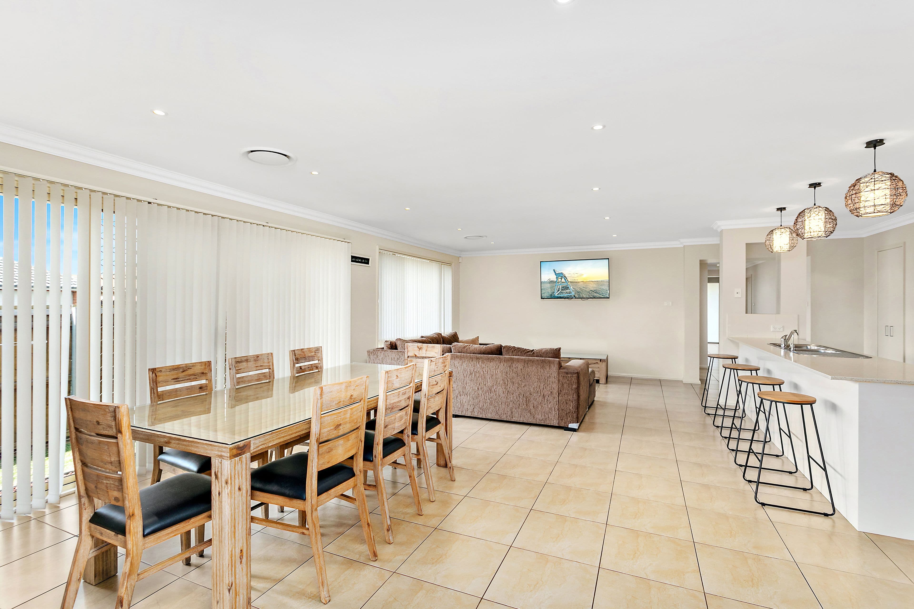 8 Sandy Bay Avenue, Haywards Bay - Thumbnail 3
