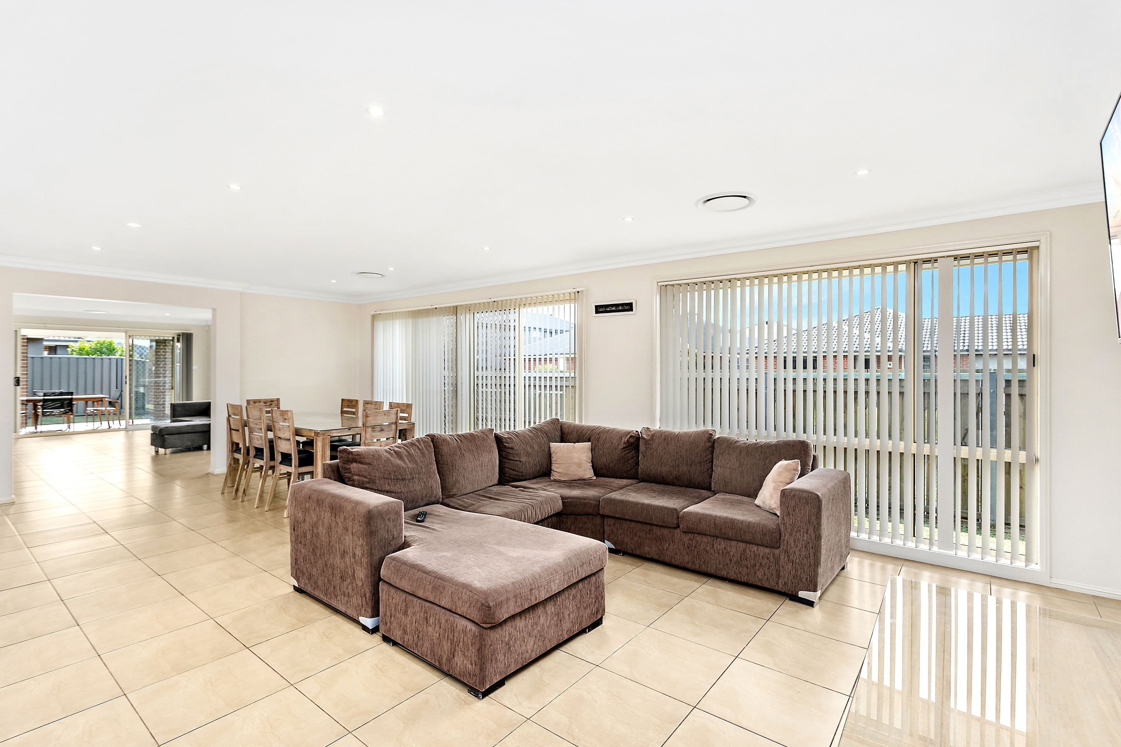 8 Sandy Bay Avenue, Haywards Bay - Thumbnail 5