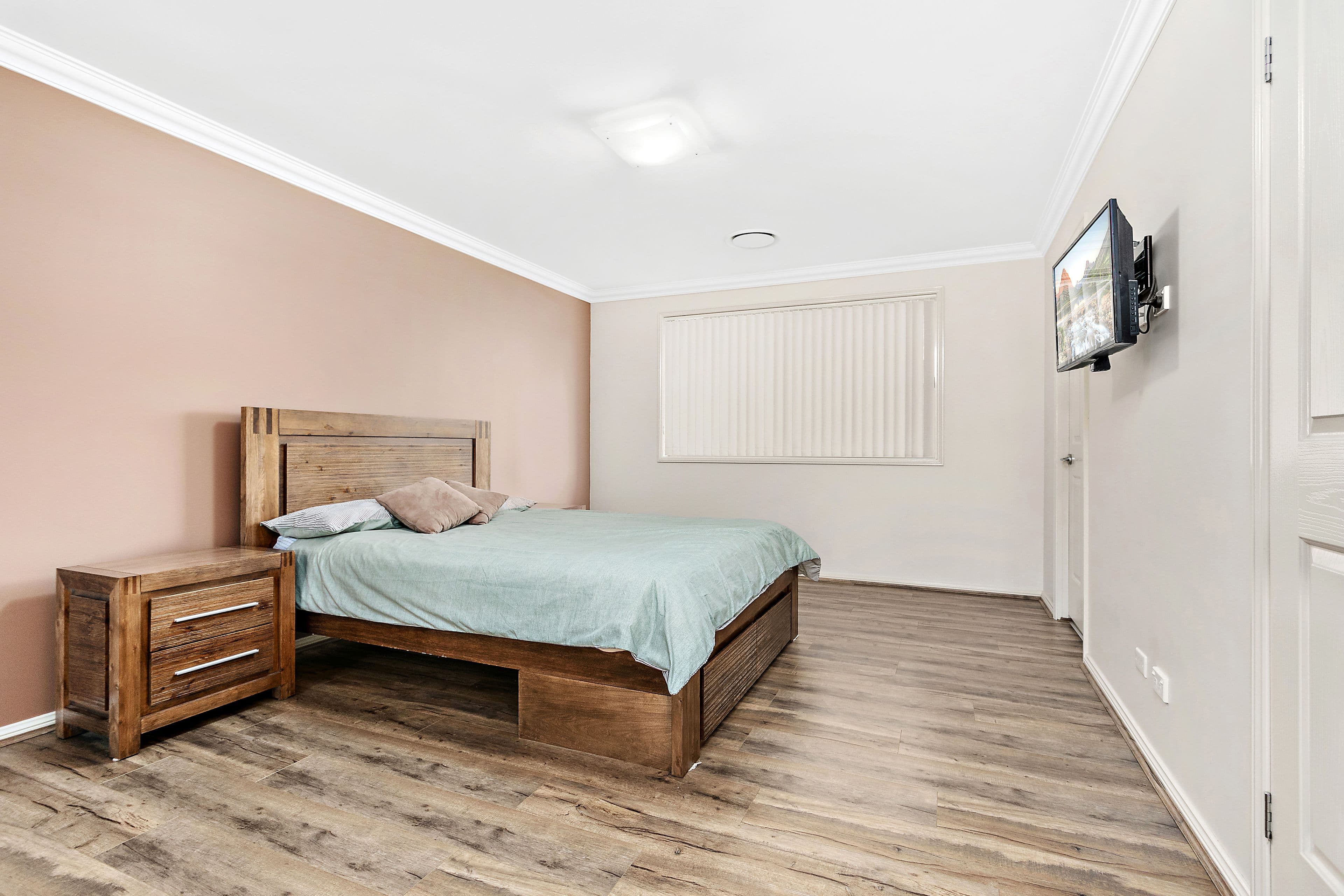 8 Sandy Bay Avenue, Haywards Bay - Thumbnail 6