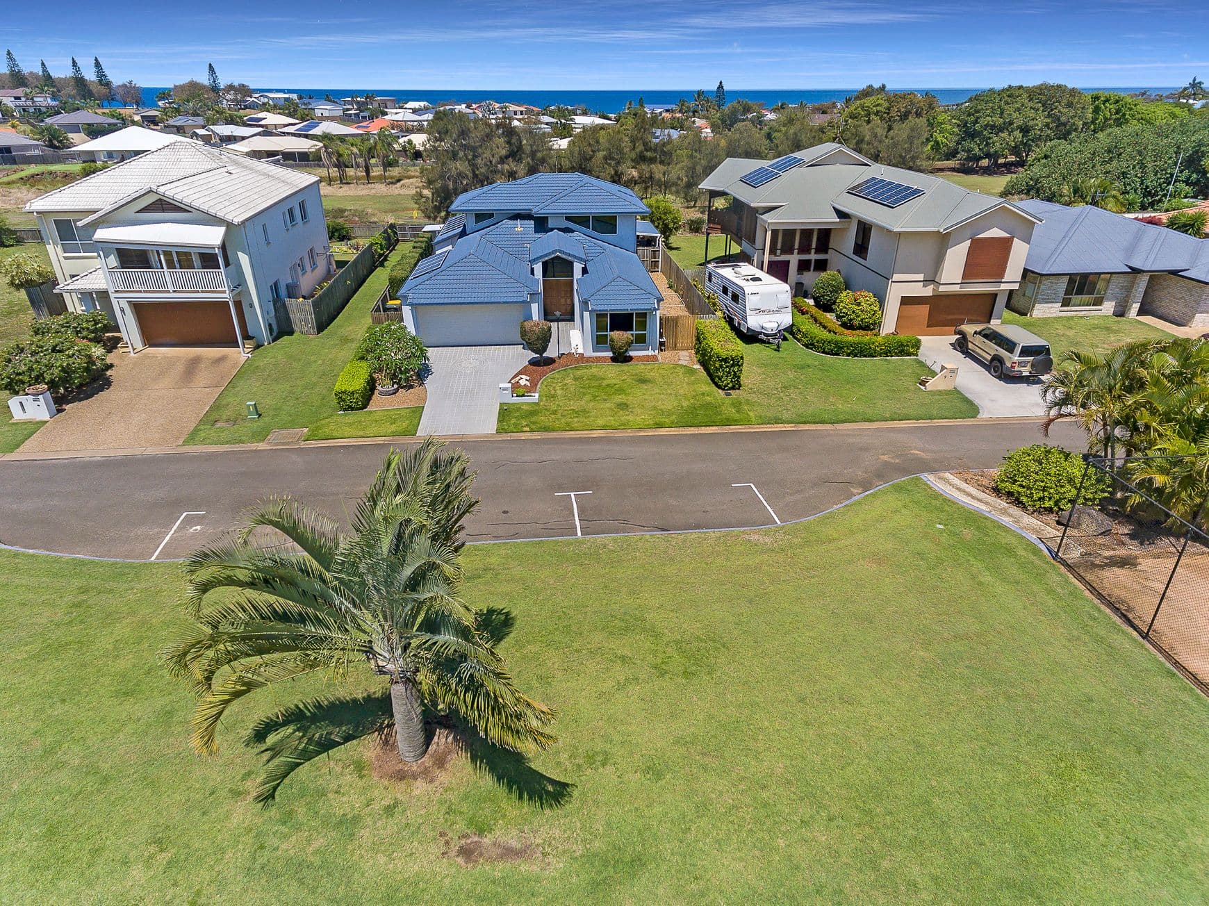 8 Robert John Circuit, Coral Cove QLD 4670, Coral Cove - Thumbnail 2