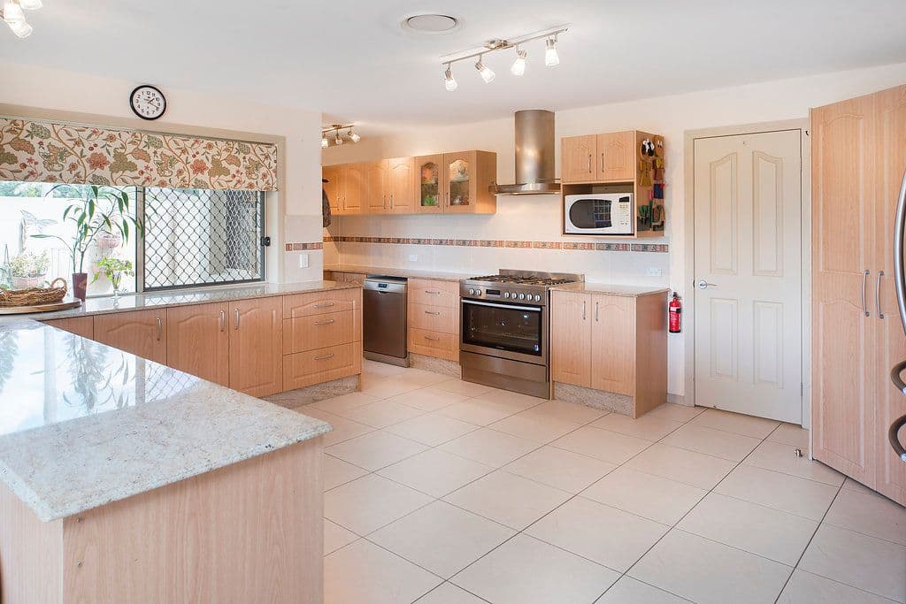 2639 Yanderra Close, Hope Island QLD 4212, Hope Island - Thumbnail 6