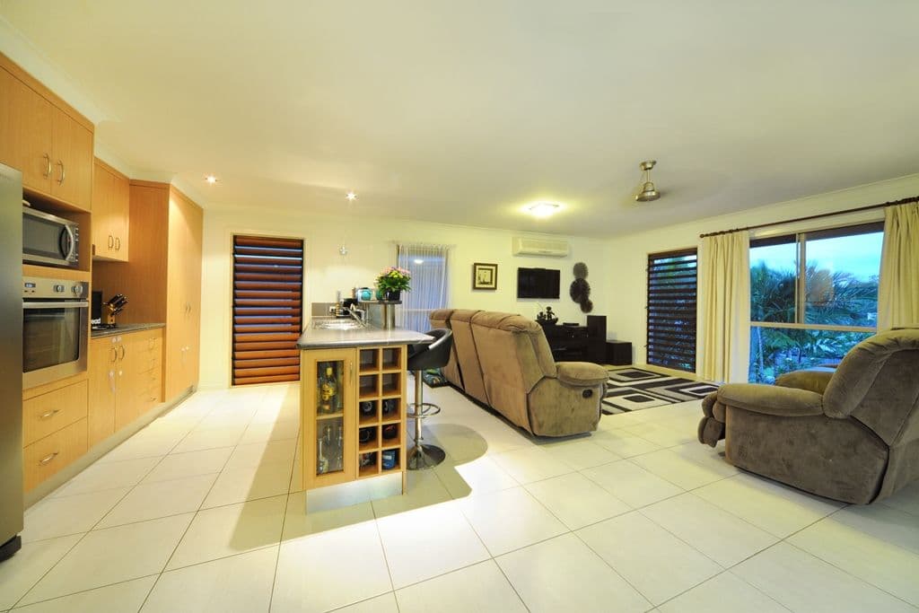 18 Wills Court, CANNONVALE QLD 4802, Cannonvale - Thumbnail 2