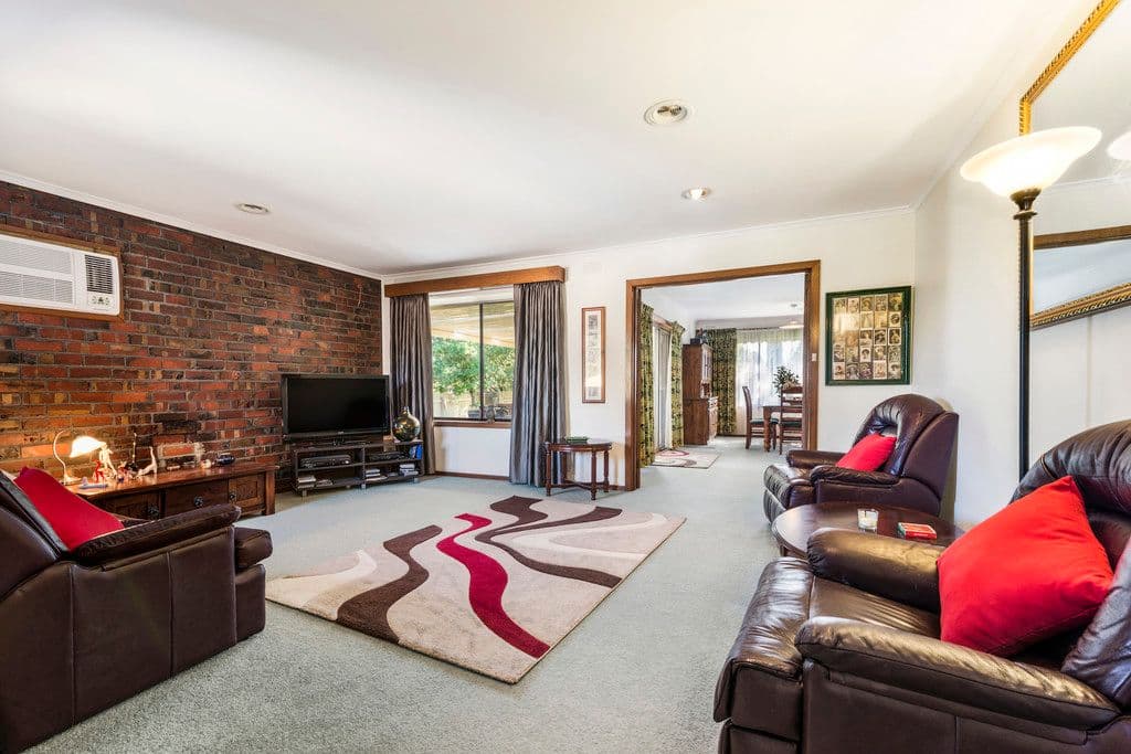 8 Gregory Crescent, Mulgrave VIC 3170, Mulgrave - Thumbnail 2