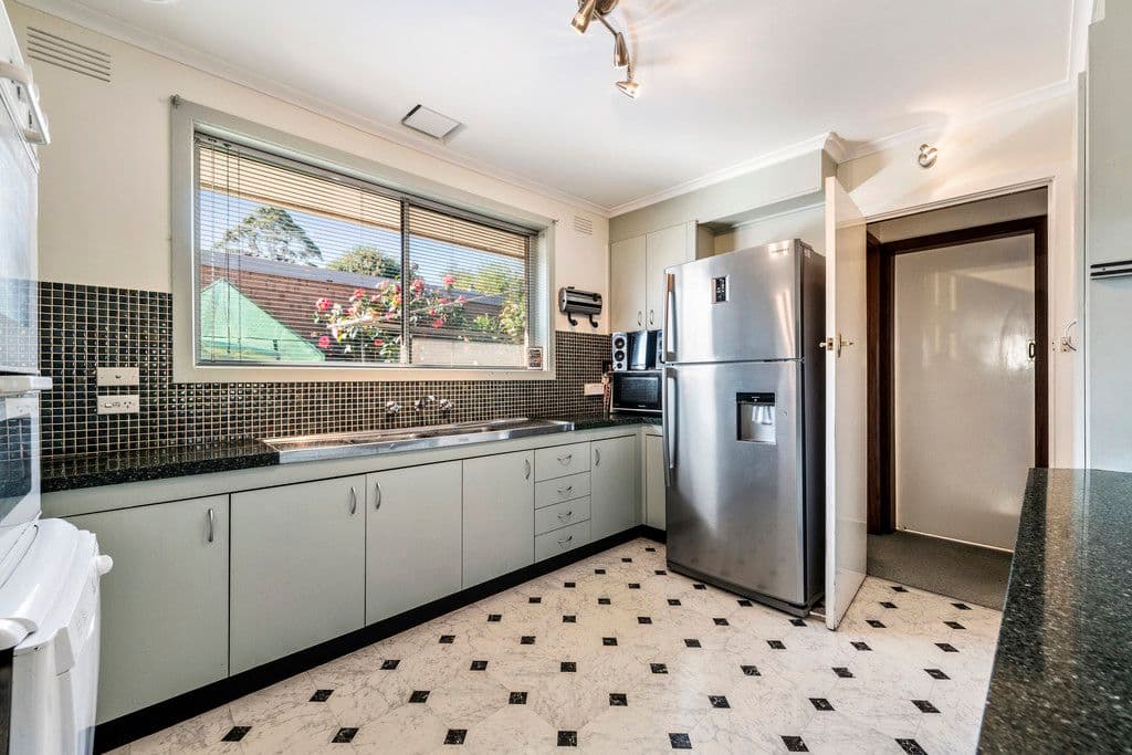 8 Gregory Crescent, Mulgrave VIC 3170, Mulgrave - Thumbnail 3