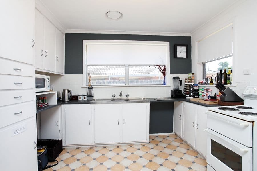 11 Muirhead Crescent, WERRIBEE VIC 3030, Werribee - Thumbnail 2