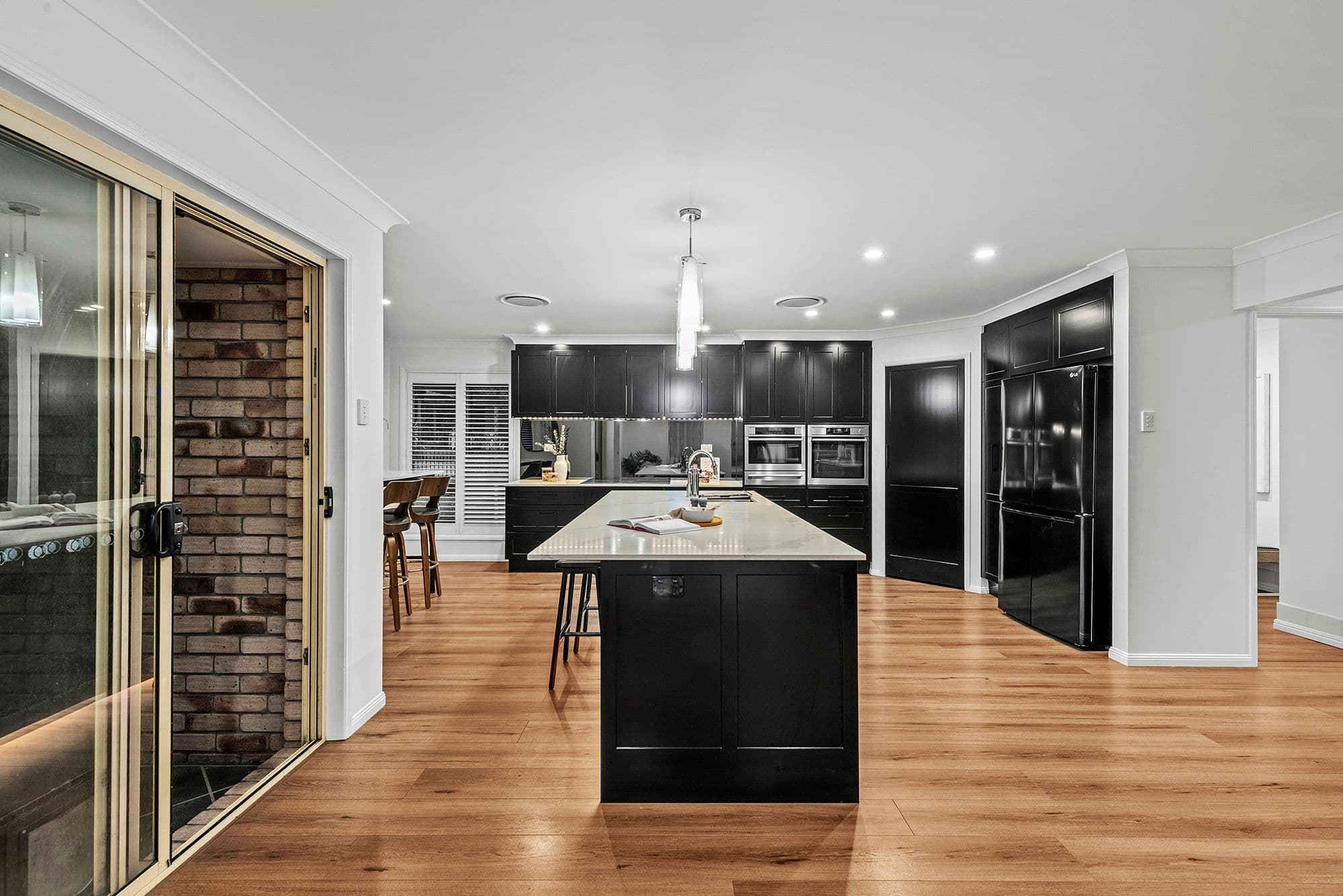 27 Juniper Place, Carindale QLD 4152, Carindale - Image 1