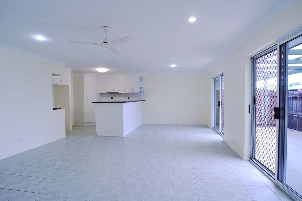 16 Banksia Court, CANNONVALE QLD 4802, Cannonvale - Thumbnail 2