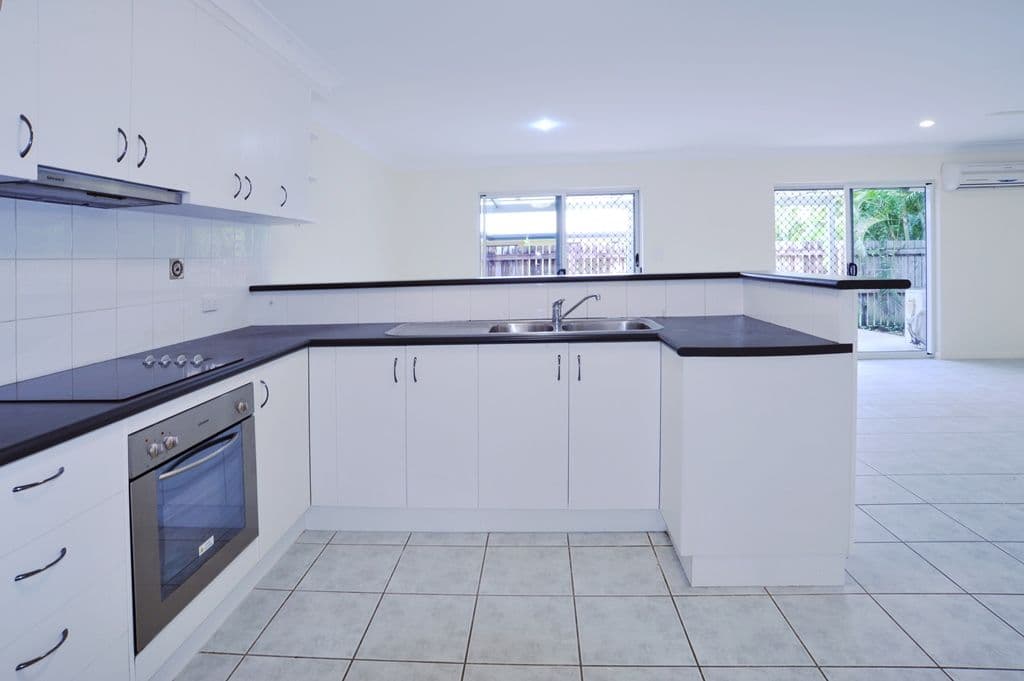 16 Banksia Court, CANNONVALE QLD 4802, Cannonvale - Thumbnail 3