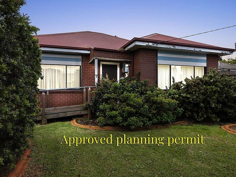 7 McNamara Avenue, Airport West VIC 3042, Airport West - Thumbnail 2