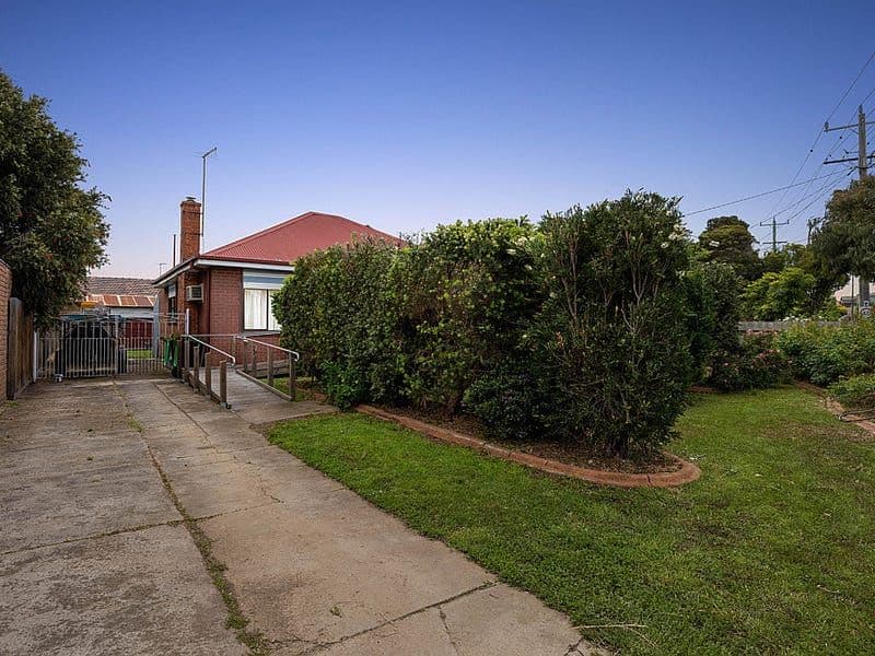 7 McNamara Avenue, Airport West VIC 3042, Airport West - Thumbnail 3