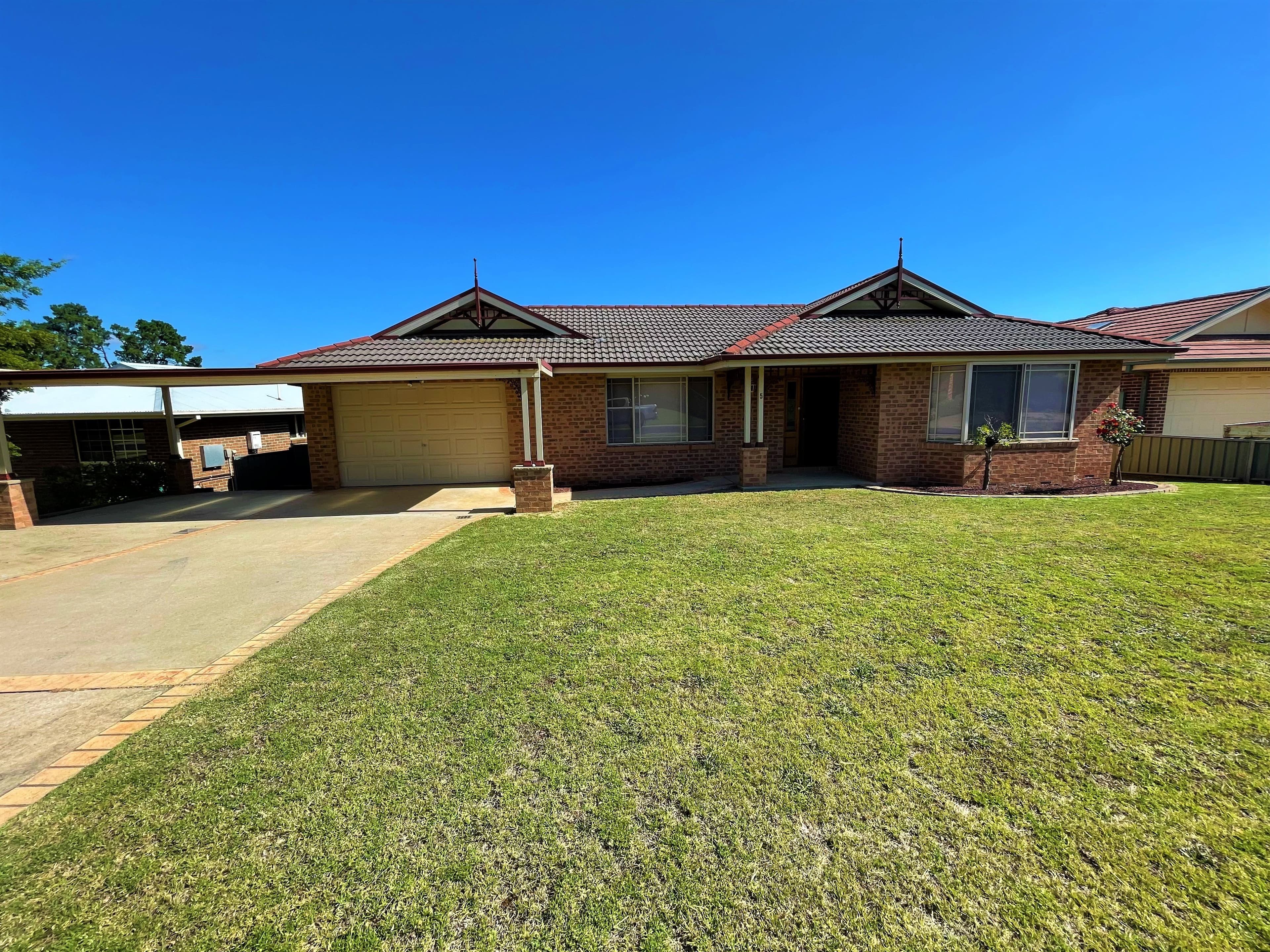 5 Pineview Circuit, Young NSW 2594, Young - Image 1