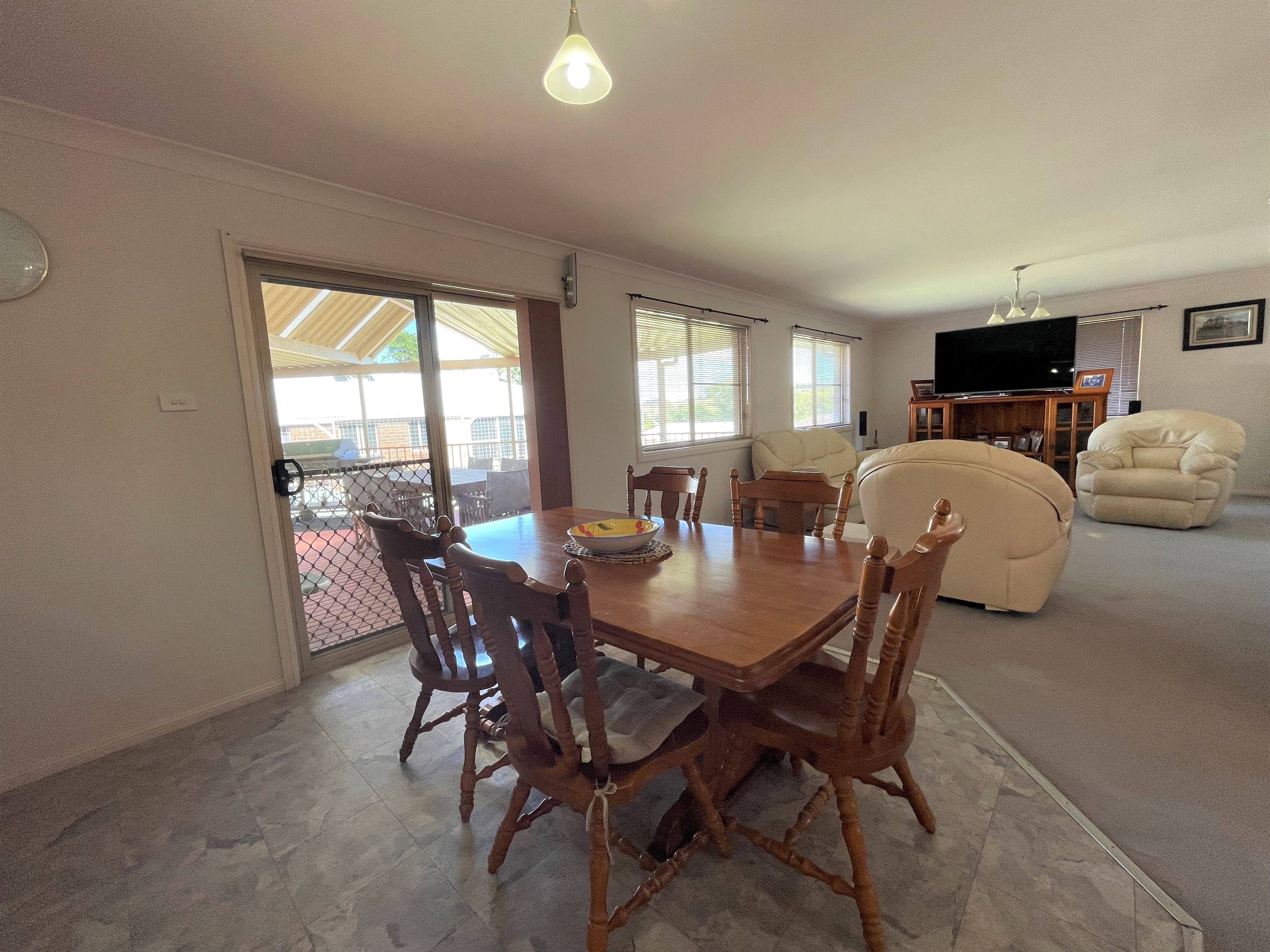 5 Pineview Circuit, Young NSW 2594, Young - Thumbnail 4