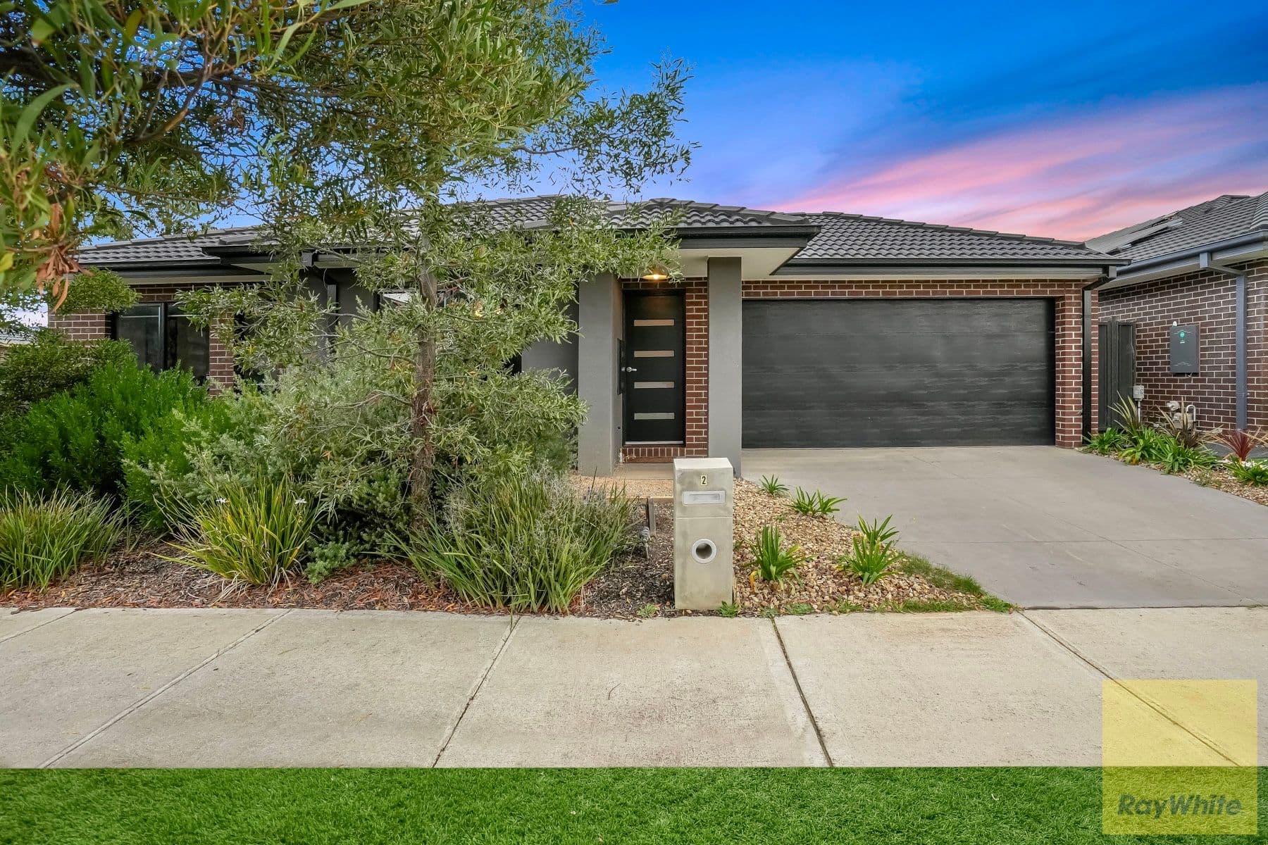 2 Oaky Crescent, COBBLEBANK VIC 3338, Cobblebank - Thumbnail 3