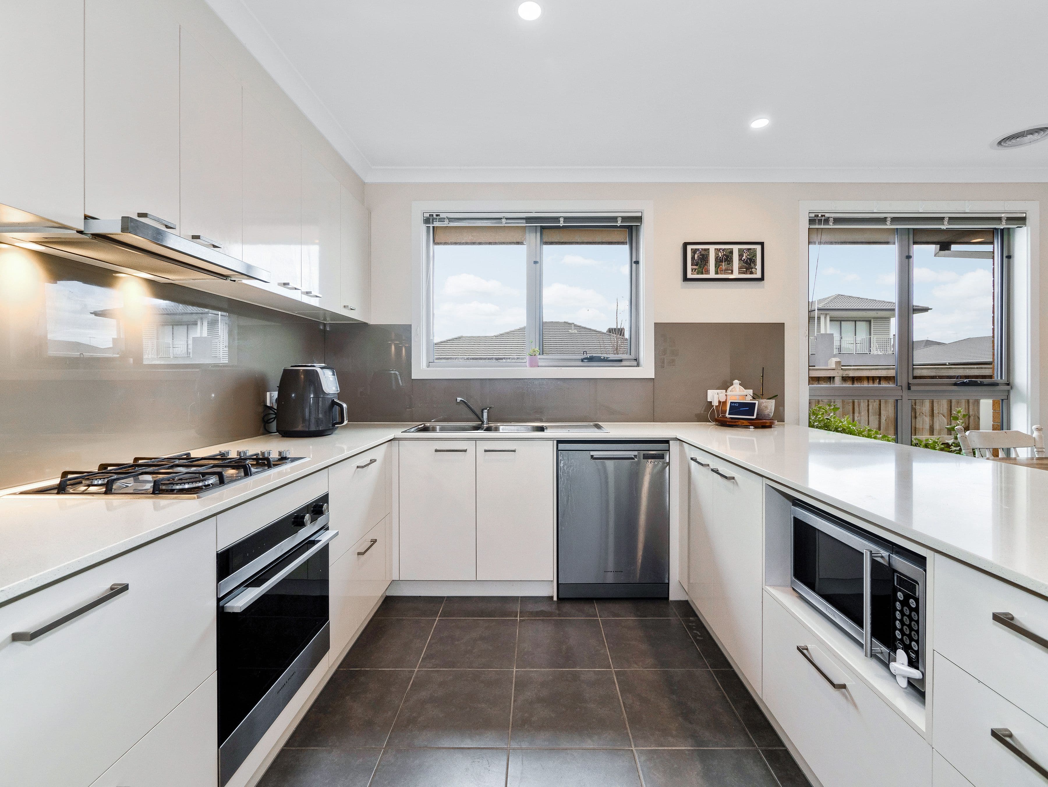 11 Bessie Drive, Cranbourne West VIC 3977, Cranbourne West - Thumbnail 3