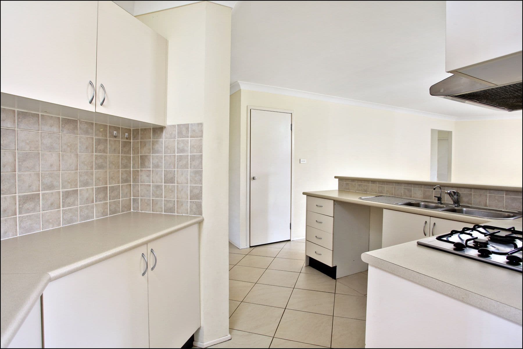 8 Biscay Grove, KELLYVILLE RIDGE NSW 2155, Kellyville Ridge - Thumbnail 2