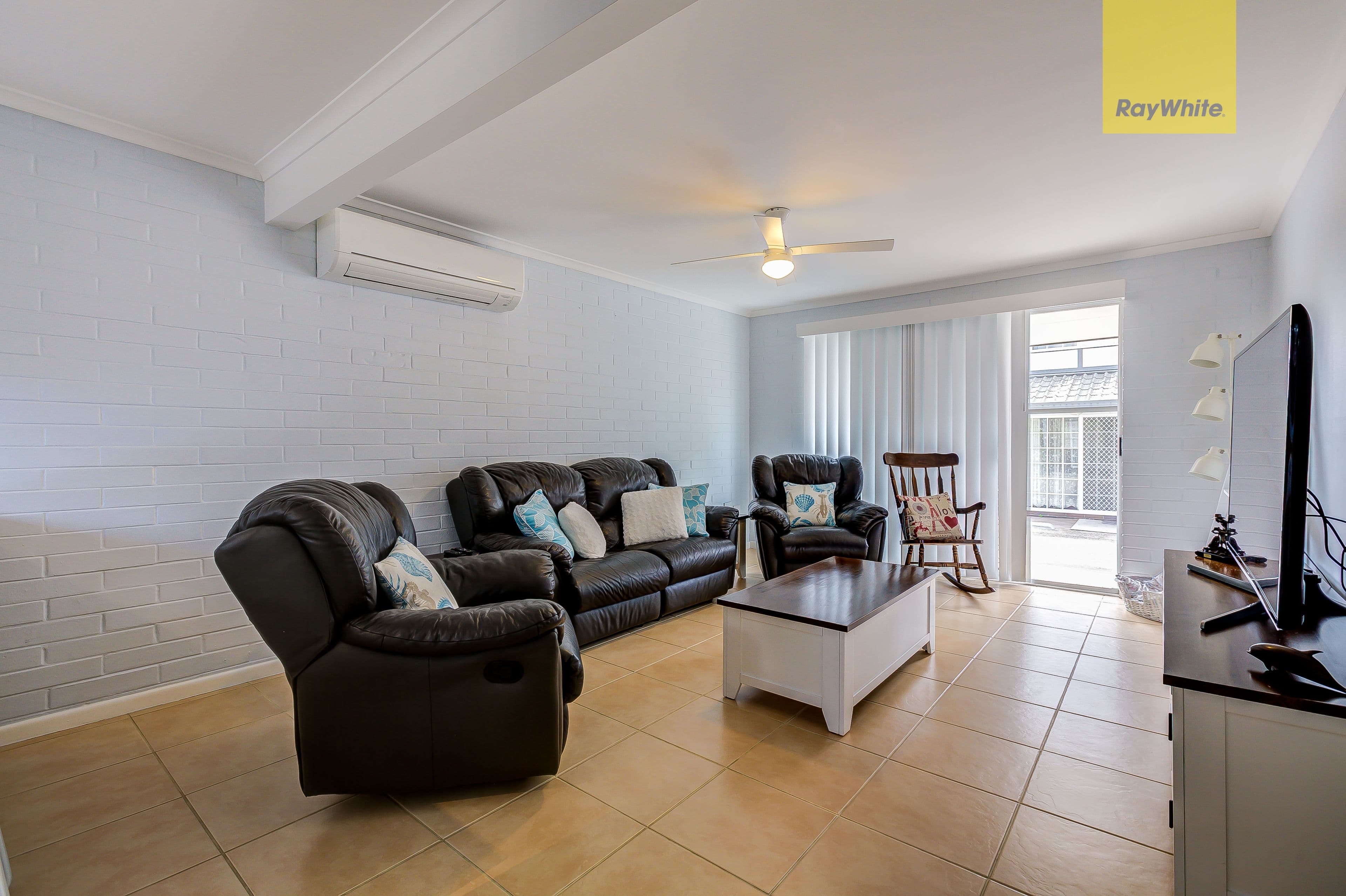 4 Pendlebury Court, Edens Landing QLD 4207, Edens Landing - Thumbnail 2