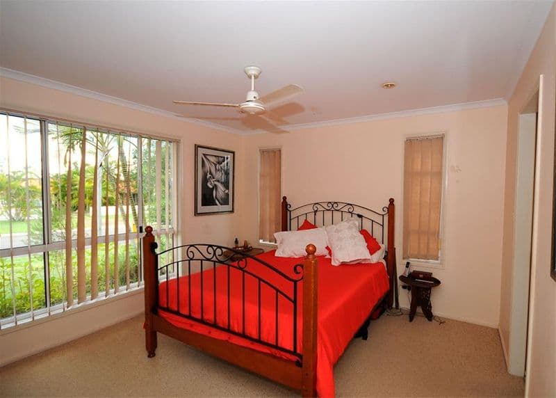 38 Victoria Street, POINT VERNON QLD 4655, Point Vernon - Thumbnail 2