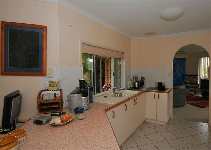 38 Victoria Street, POINT VERNON QLD 4655, Point Vernon - Thumbnail 3