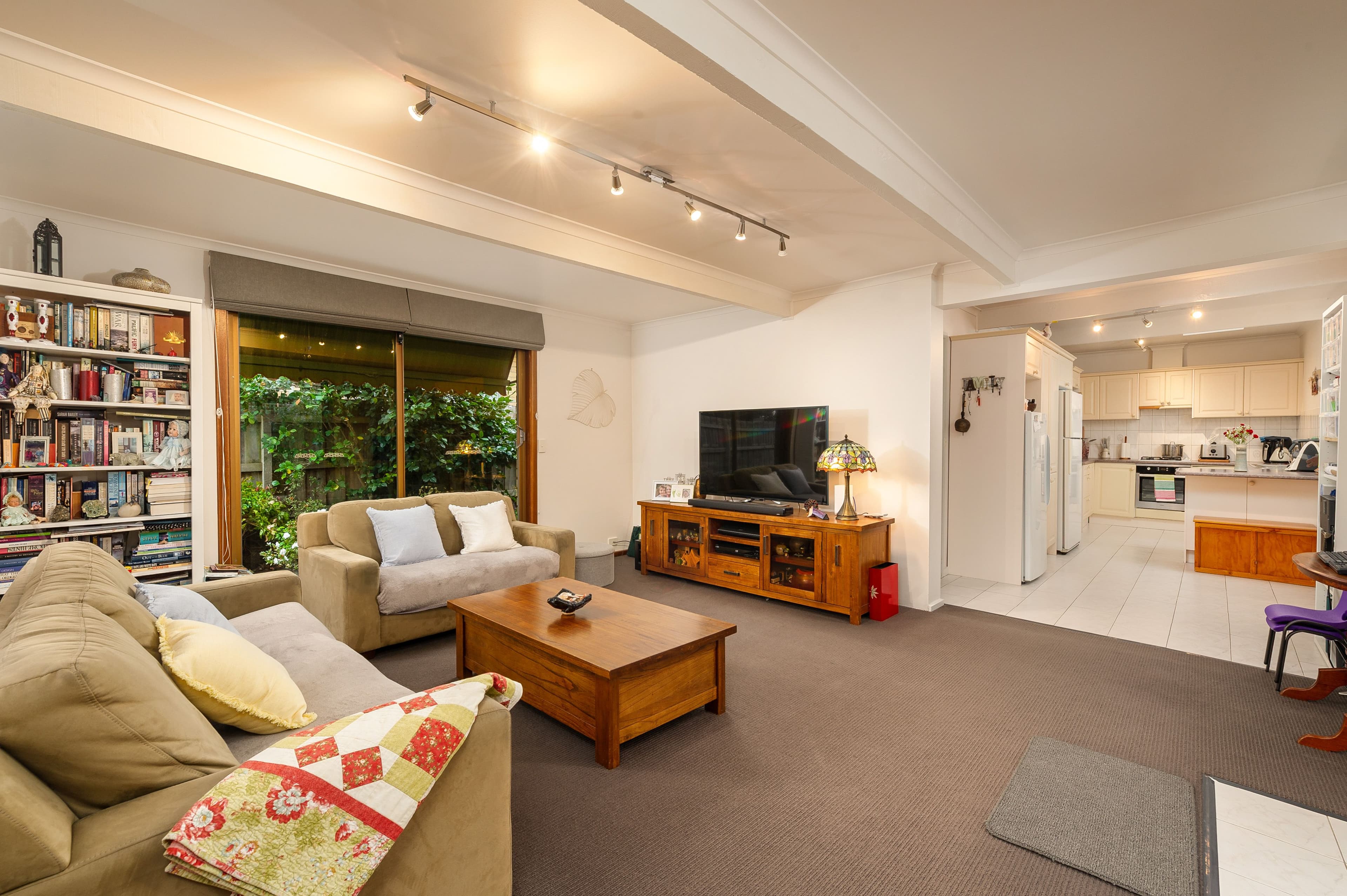 10 Ledbury Crescent, Bundoora VIC 3083, Bundoora - Thumbnail 2