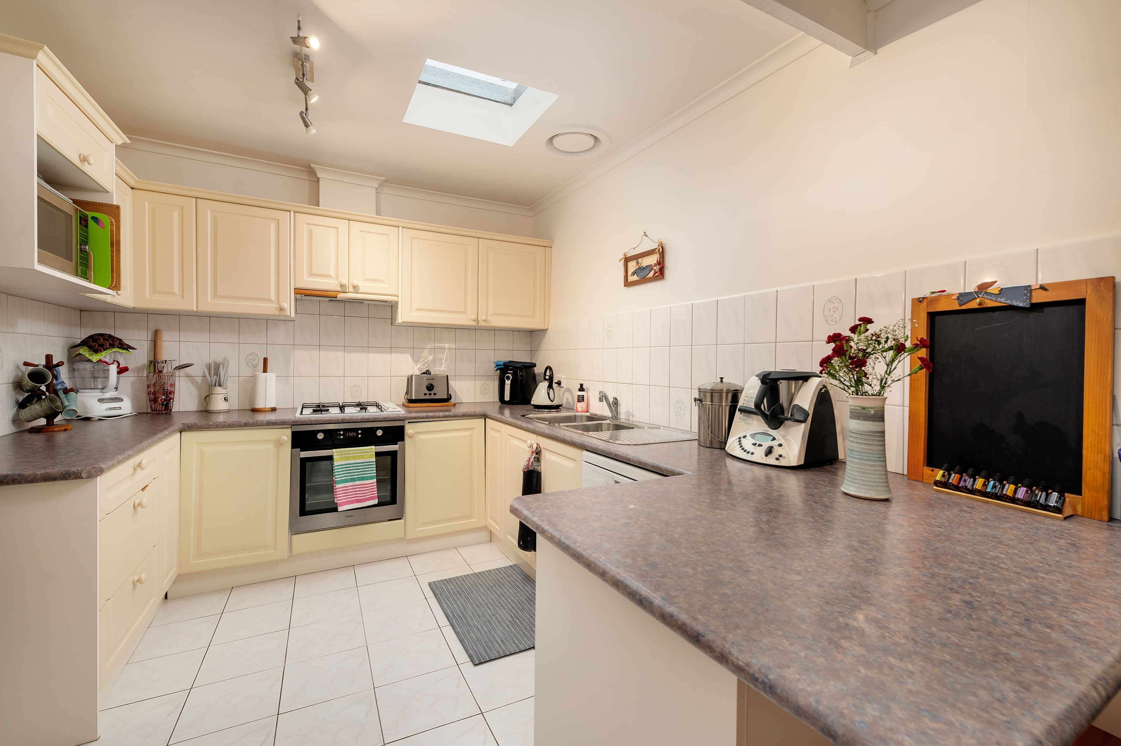 10 Ledbury Crescent, Bundoora VIC 3083, Bundoora - Thumbnail 4