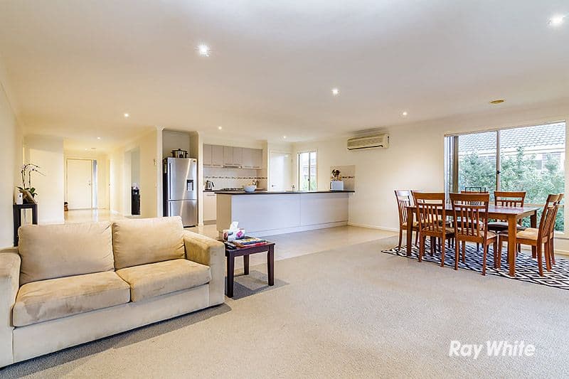 18 Westmoreland Avenue, Cranbourne North VIC 3977, Cranbourne North - Thumbnail 2