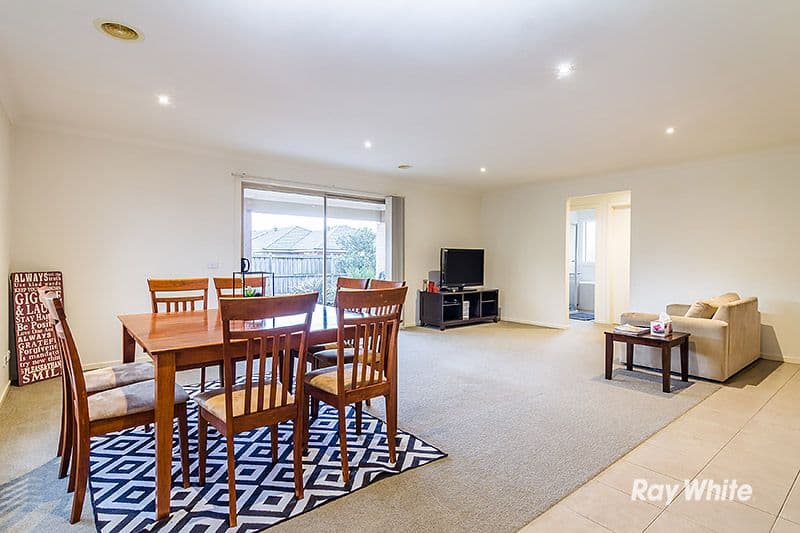 18 Westmoreland Avenue, Cranbourne North VIC 3977, Cranbourne North - Thumbnail 3