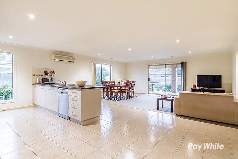 18 Westmoreland Avenue, Cranbourne North VIC 3977, Cranbourne North - Thumbnail 5