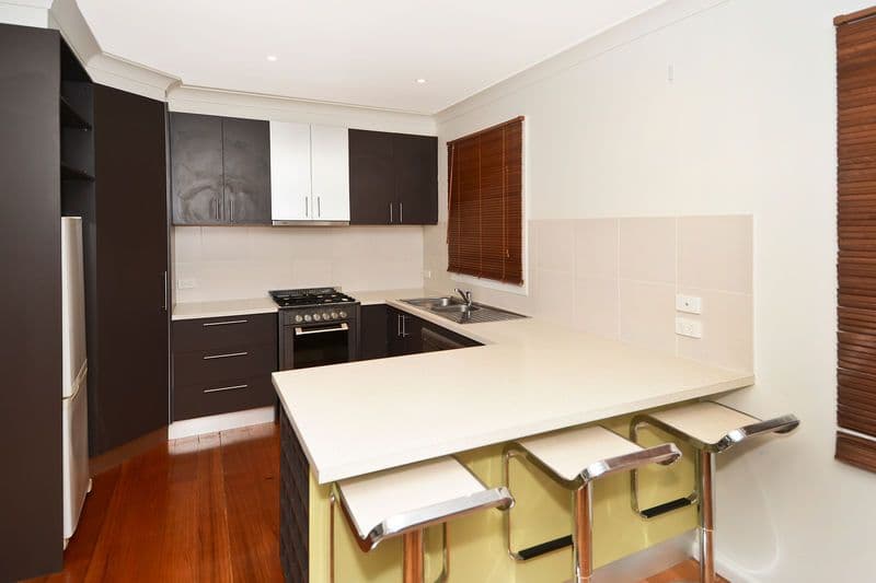 31 Seabeach Parade, NORTH SHORE VIC 3214, North Shore - Thumbnail 5