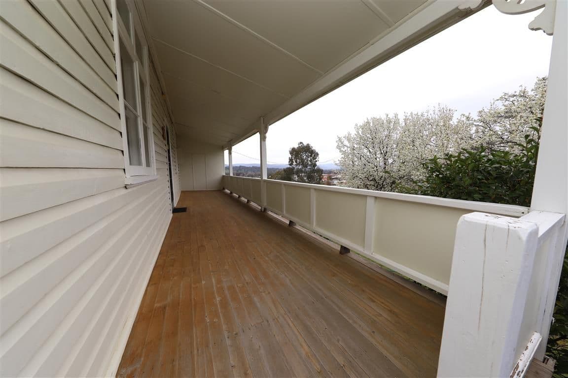 65 Carey Street, Tumut - Thumbnail 2