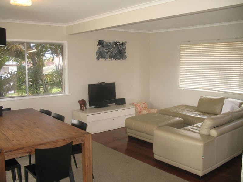 1 Buckingham Street East, STRATHPINE QLD 4500, Strathpine - Thumbnail 2