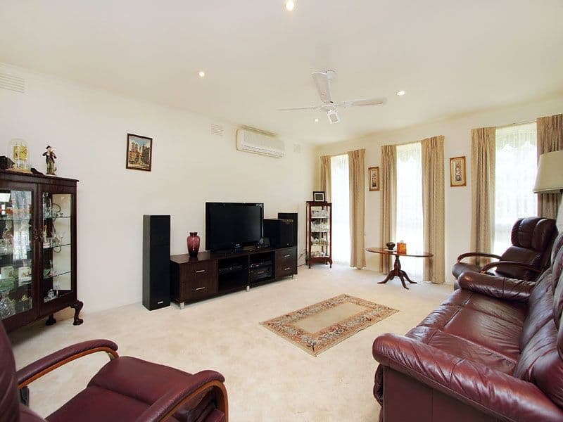6 Donhaven Court, DINGLEY VILLAGE VIC 3172, Dingley Village - Thumbnail 2