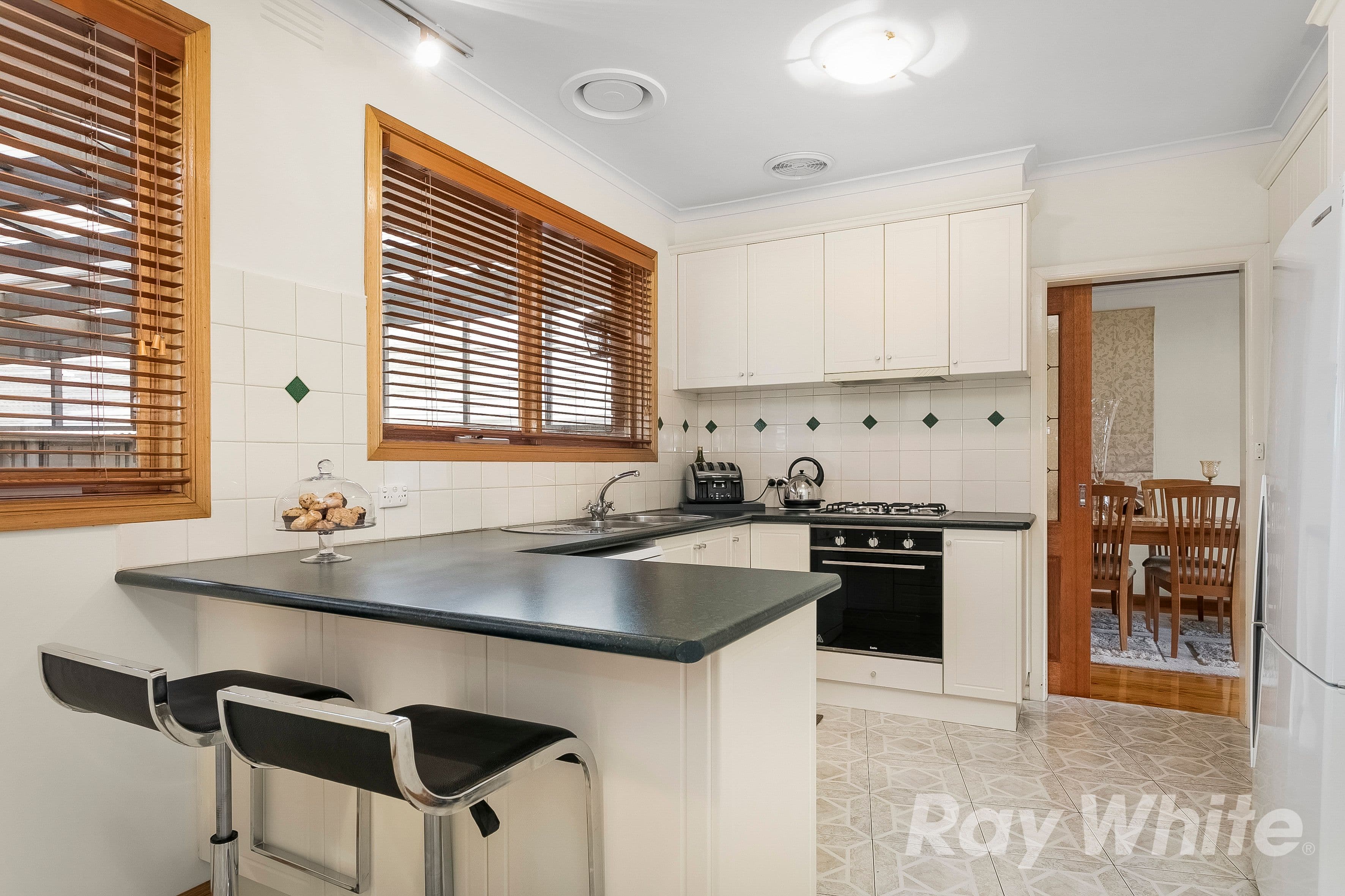 4 Vermont Street, Glen Waverley VIC 3150, Glen Waverley - Thumbnail 2