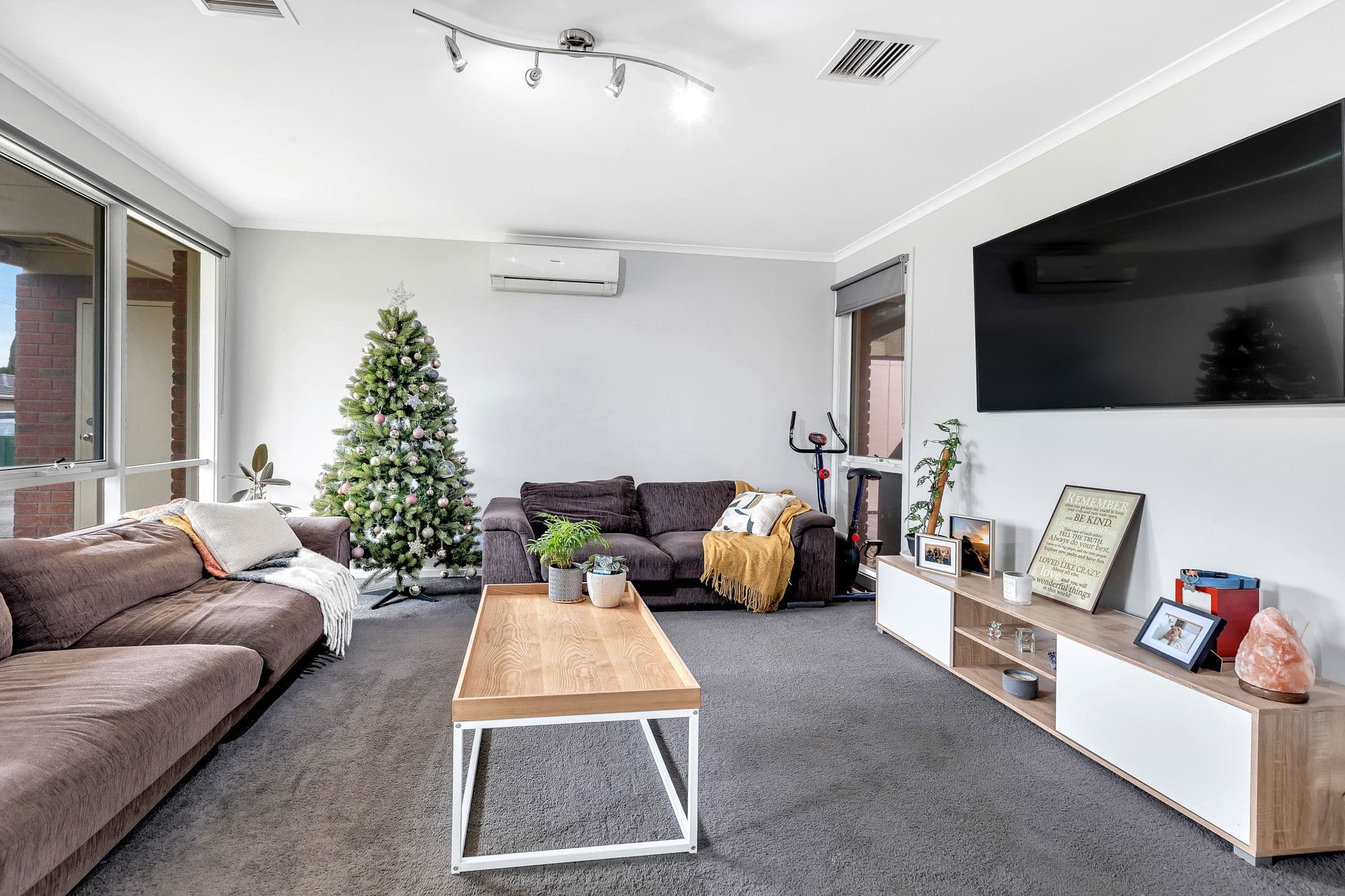 16 Cameron Drive, Hoppers Crossing VIC 3029, Hoppers Crossing - Thumbnail 2