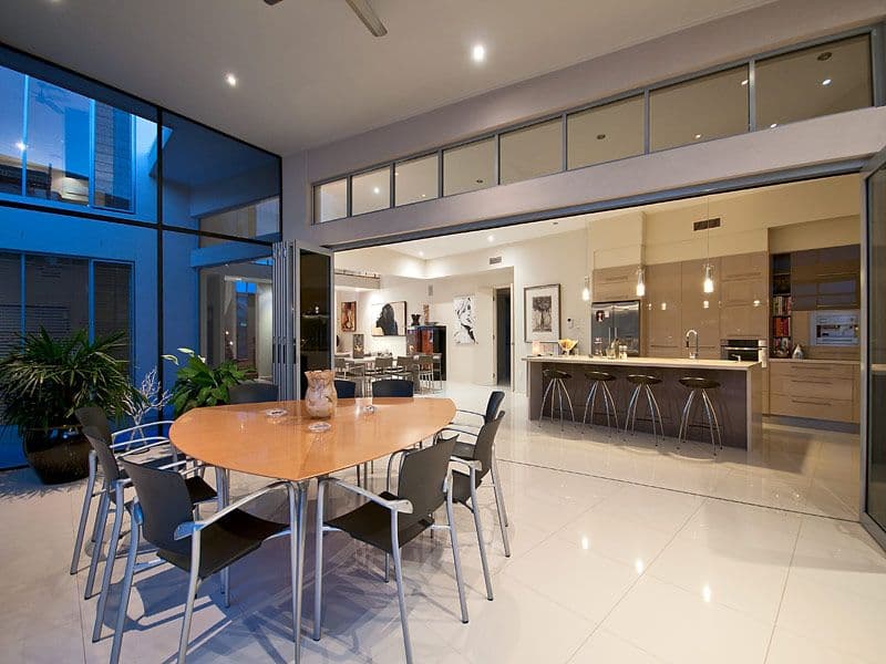 11 St Moritz Terrace, SORRENTO QLD 4217, Sorrento - Thumbnail 6