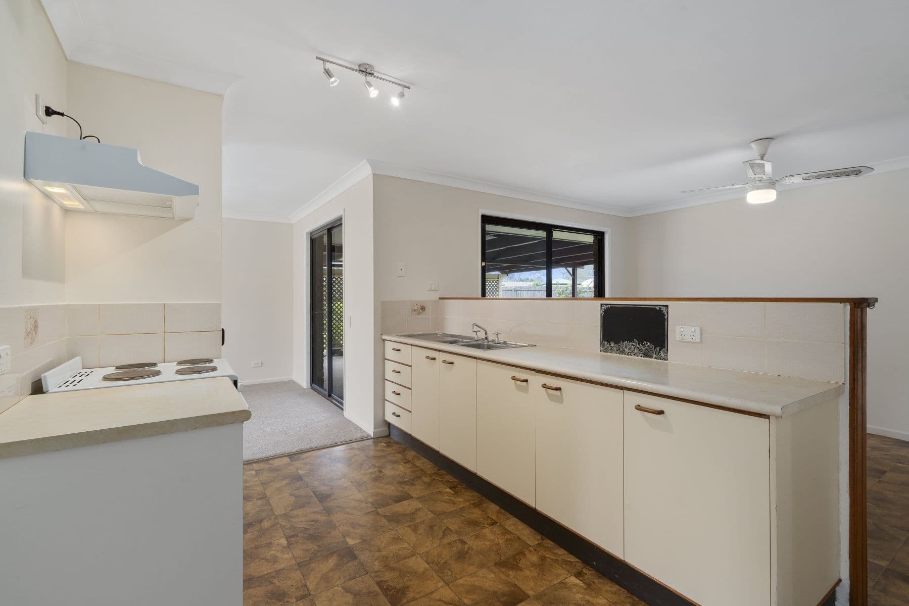 24 Sharon Court, Morayfield QLD 4506, Morayfield - Thumbnail 2